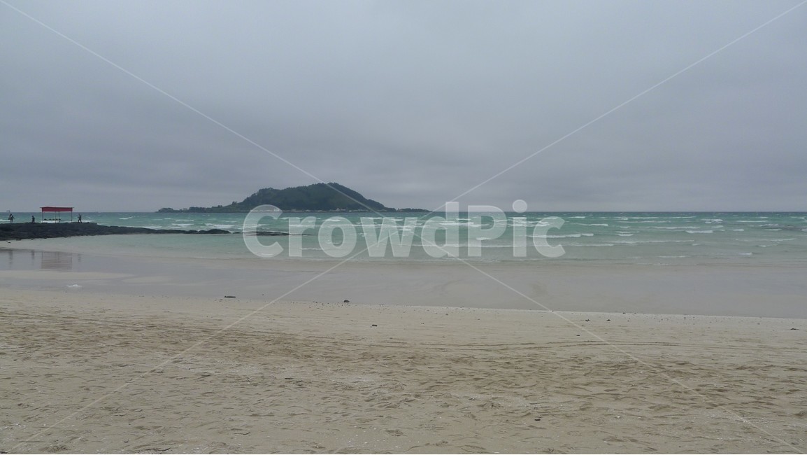 제주도,비양도,협제해수욕장,화산섬,에머랄드빛,자연,풍경,nature,landscape,한국자연풍경,한국자연경관,korea nature landscape,해변,바다,beach,sea,제주도,jeju,jeju island,outdoors,옥외,land,땅,water,물,shoreline,해안선,ocean,대양,coast,연안