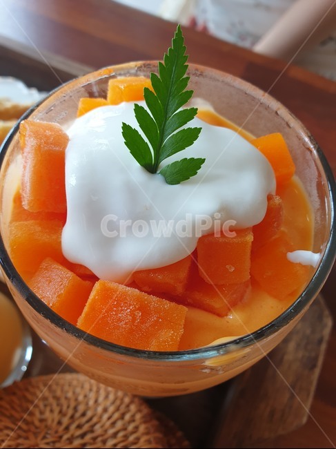 홍시,홍시라떼,디저트,카페,생크림,홍시생크림,디저트,간식,후식,dessert,snack