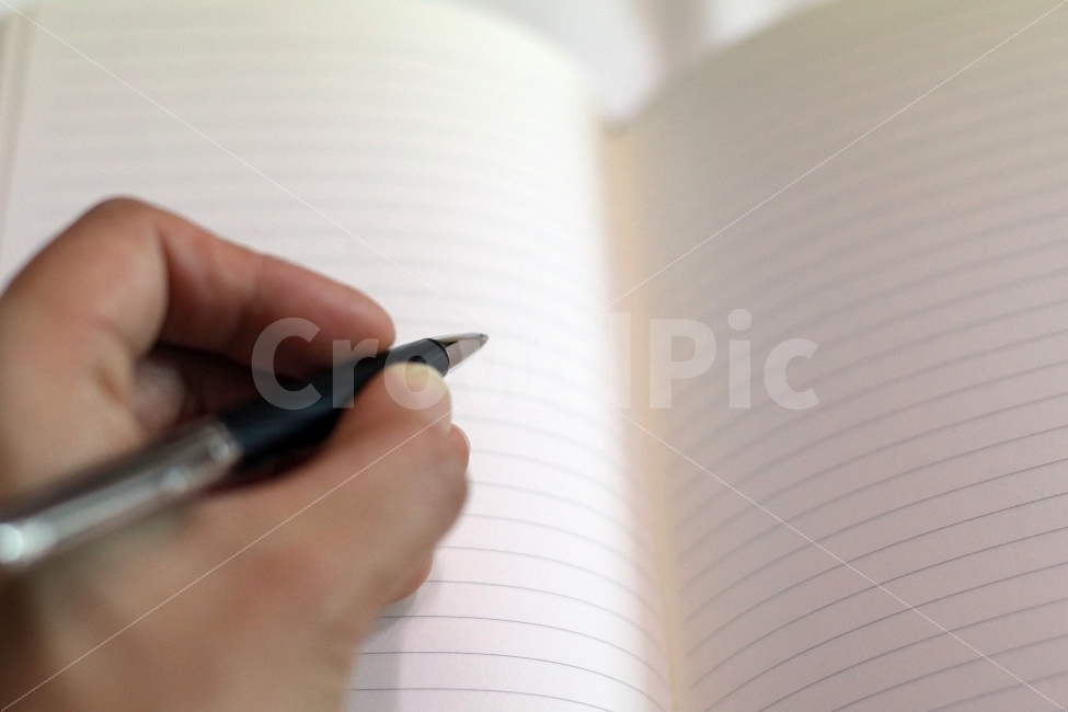 왼손잡이,노트,볼펜,펜,빈,비어있는,쓰다,일기,note,사람,인물,인간,human,person,학용품,문구류,사무용품,school supplies,stationery,office supplies,비즈니스,사업,business,service,work,교육,학교,공부,education,learning,study,school