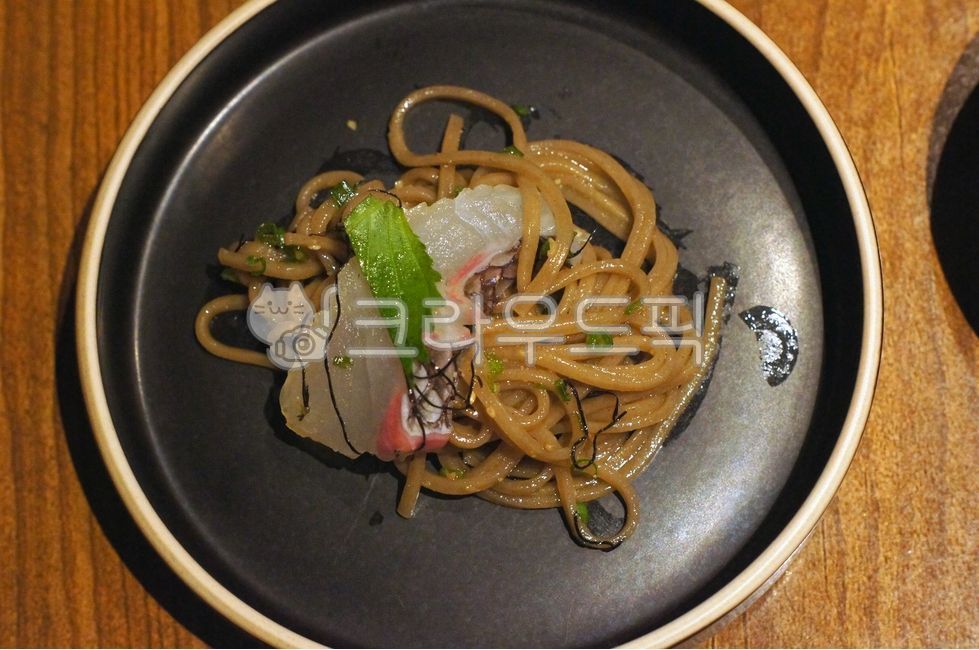 Red sea bream,red sea bream buckwheat noodles,red sea bream,noodles,sashimi,raw fish