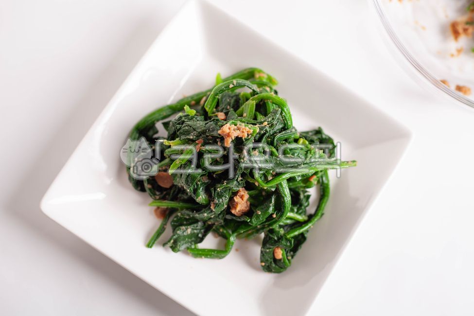 시금치,나물,시금치나물,채소,야채,채식,무침,음식,식사,식품,식료품,재료,식재료,음식재료,나물반찬,요리,반찬,시금치된장무침,신선한,날것,웰빙,food,cook,meal,dishes