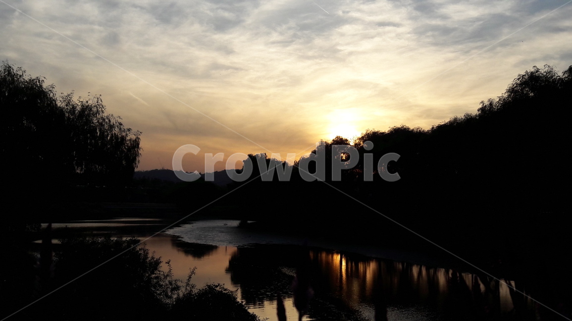 하늘,노을,가을,붉은,구름,자연,풍경,nature,landscape,outdoors,옥외,land,땅,sky,dawn,새벽,sunset,일몰,dusk,황혼,red sky,붉은 하늘,water,물