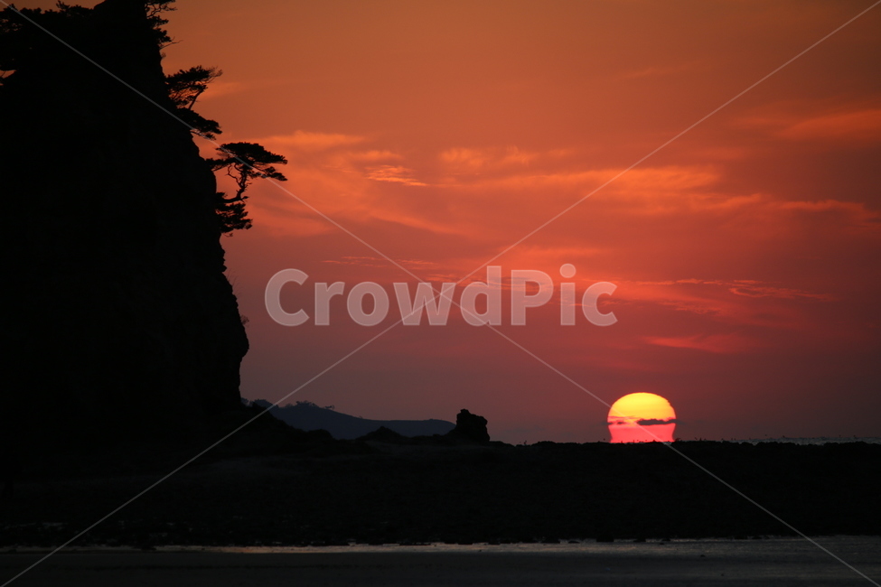 바위,태양,바다,하늘,일몰,서해,섬,갈매기,저녁,자연,풍경,nature,landscape,실루엣,그림자,silhouette,shadow,outdoors,옥외,sky,dusk,황혼,sunset,red sky,붉은 하늘,dawn,새벽
