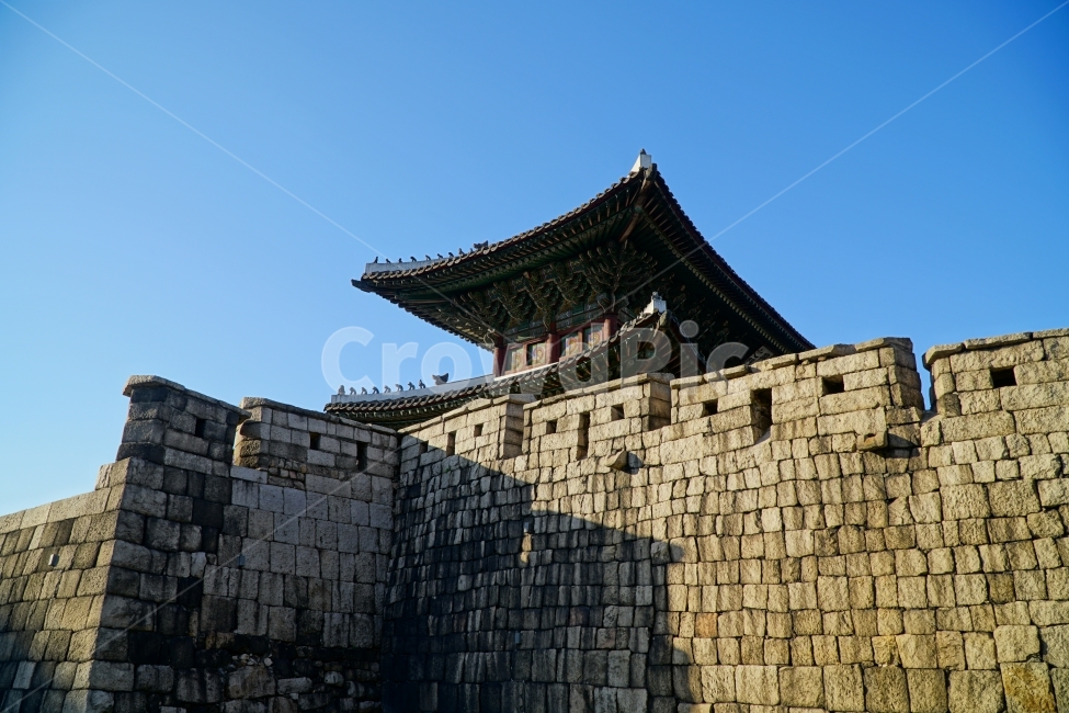 서울,종로구,조선시대,조선왕조,역사,문화재,유적지,한양도성,성곽,성벽,성문,한국,코리아,한국문화,한국전통,korea,seoul,culture,tradion,한옥,전통,문화,하늘,건축,건물,토목,건설,풍경,landscape,지붕,처마,토우,동대문,흥인지문,castle,캐슬,성,파란하늘,푸른하늘,맑은하늘,히스토리,history,용마루,추녀마루,내림마루,잡상,와제,10신상,한국풍경,한국자연,한국적인,한국전통,한국문화,korean traditional,korean culture,랜드마크,landmark,tourist attraction,한국랜드마크,한국관광지,한국명소,korea landmark,korea tourist attraction,건축물,건물외관,exterior,building,structure,architecture,construction