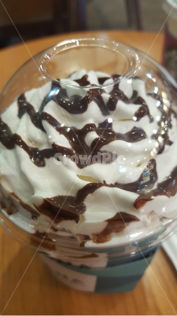 커피,휘핑크림,초코시럽,크림가득,시원해