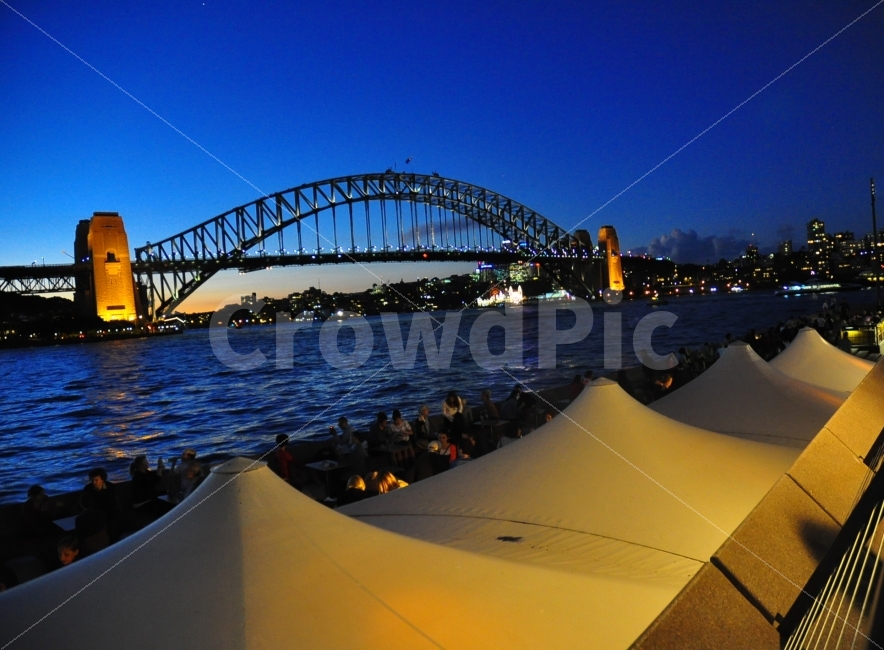 호주,시드니,하버브릿지,야경,밤,사람들,바다,australia,sydney,harbourbridge,night,nightview,people,sea,water,도시,풍경,city,landscape,야경,밤,nightscape,night,해외,외국,세계,foreign,oversea,world,사람,인물,인간,human,person,building,건물,architecture,건축물