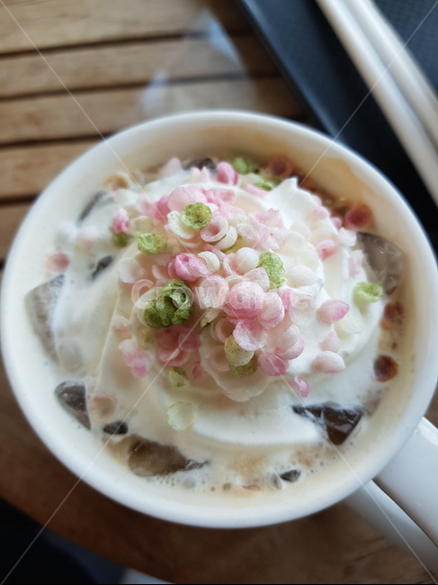 커피,음료,휘핑,데코,카페라떼