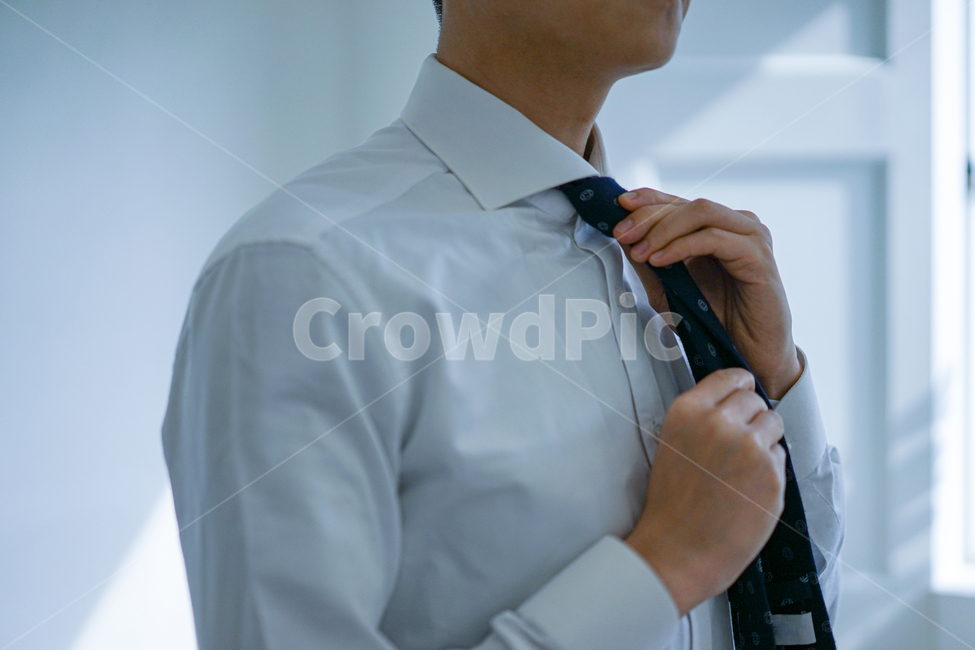 정장,넥타이,tie,남성,남자,셔츠,와이셔츠,의류,apparel,블루셔츠,사람,인물,인간,human,person,남성,남자,man,male,비즈니스,사업,business,service,work