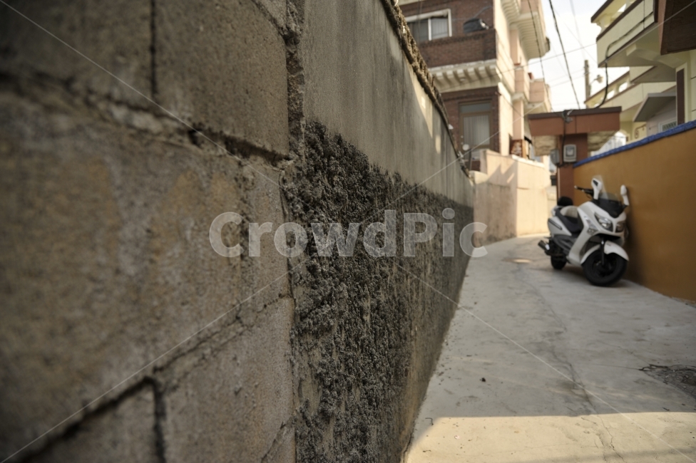골목길,길,쓸쓸한,거칠은,road,골목길,alley,교통,교통수단,traffic,transportation,machine,기계,wheel,바퀴,wall,벽