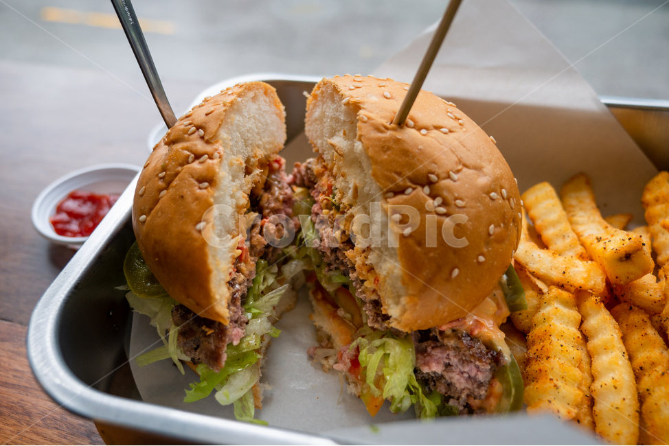 햄버거,치즈버거,버거,햄버거세트,감자튀김,콜라,음료,프렌치프라이,burger,케첩,케찹,맛있는,수제,수제버거,트레이,빵,음식,식재료,요리,food,cook,meal,dishes,food reserves,빵,bread,양식,서양음식,서양요리,western food,western dishes,western meal,western cook