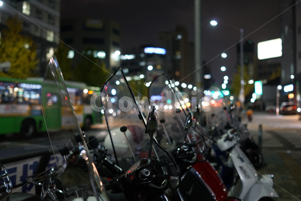 오토바이,야경,도로,보케,버스,자동차,야경,밤,풍경,nightscape,night,landscape,도시,city,한국도시풍경,한국도시경관,korea cityscape,교통,교통수단,traffic,transportation