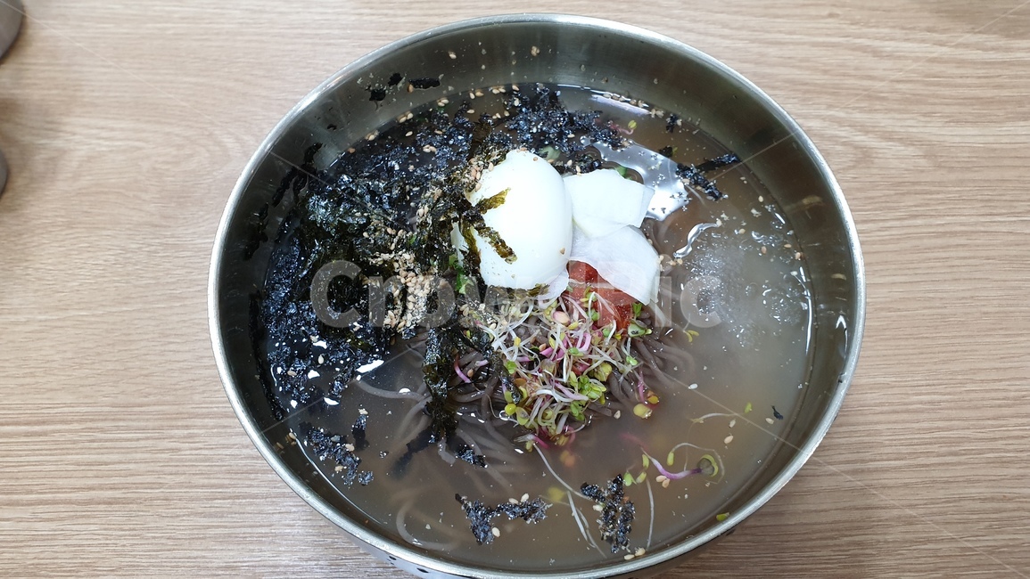 메밀국수,메밀냉면,냉면,메밀,국수,육수,물냉면,물메밀국수,계란,식사,여름,김가루,egg,food