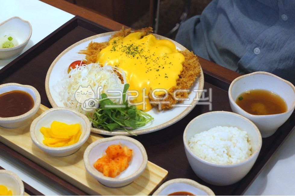 체다치즈돈까스,porkcutlet,돈까스,cheesetonkatsu,friedpork,tonkatsu,フィーユかつ,돈카츠,음식,food,kfood,요리,플레이팅,foodpresentation,plating,음식,식재료,요리,food,cook,meal,dishes,food reserves