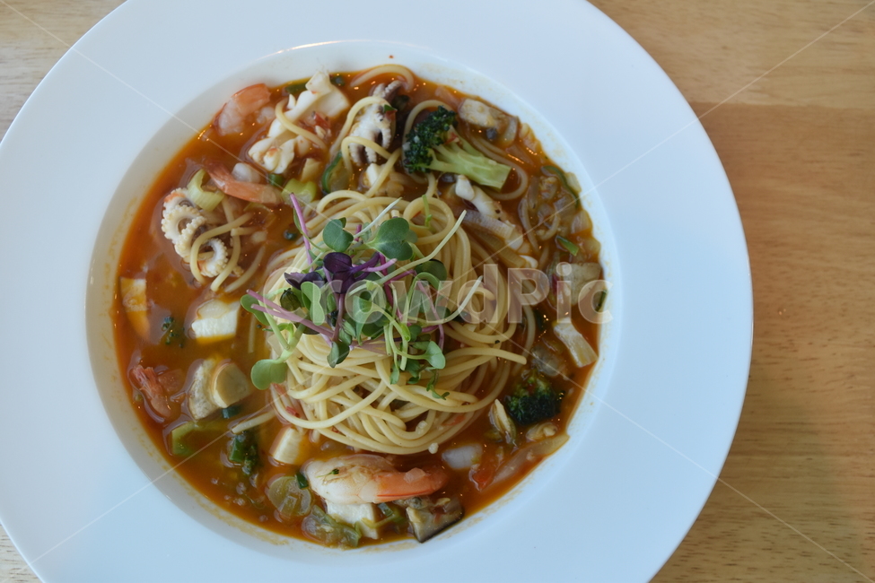 스파게티,토마토스파게티,해물스파게티,파스타,음식,요리,흰접시,접시,음식,식재료,요리,food,cook,meal,dishes,food reserves,면류,면요리,noodles,양식,서양음식,서양요리,western food,western dishes,western meal,western cook