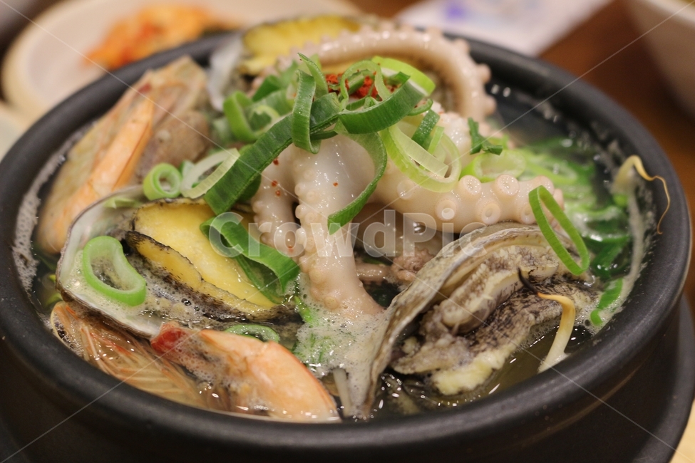 뚝배기,해물탕,전복,해산물,식사,외식,식당,힐링,음식,식재료,요리,food,cook,meal,dishes,food reserves,한식,한국음식,한국요리,korean food,korean dishes,korean meal,korean cook
