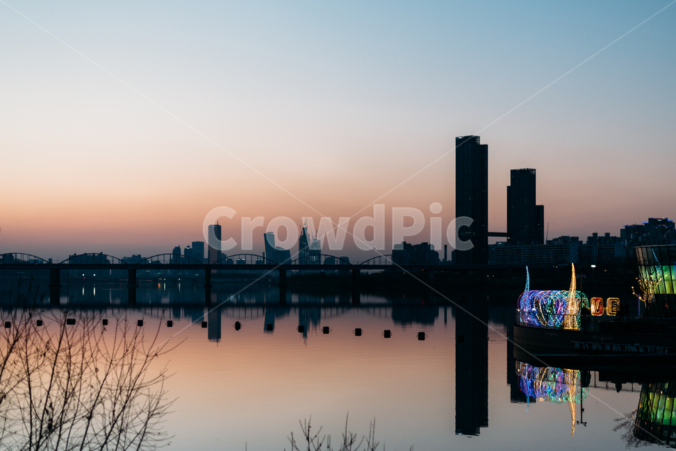 서울,한강,해질녘,일몰,seoul,반포,둥둥섬,도시,풍경,city,landscape,실루엣,그림자,silhouette,shadow,vehicle,차량,transportation,교통,watercraft,선박