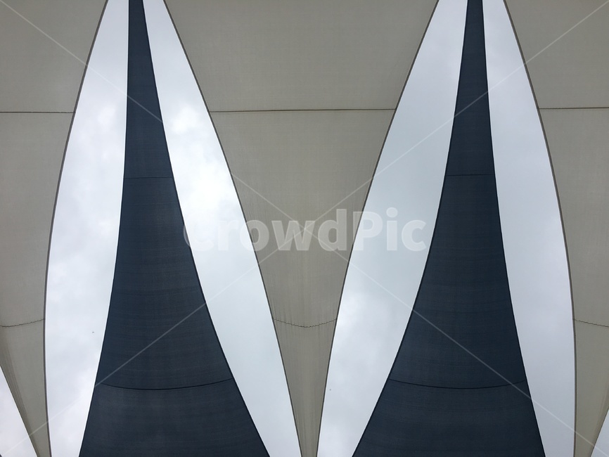 하늘,천막,가리개,천,삼각형,흐린,구름낀,sky,tent,cover,screen,fabric,material,triangle,당긴,당겨진,연출