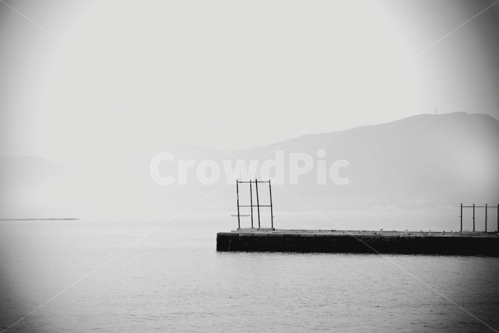 거제도,바다,배,풍경,감성,흑백,여행,일상,자연,풍경,nature,landscape,흑백,모노톤,monochrome,black and white,water,물,waterfront,워터 프론트,pier,교각,port,포트