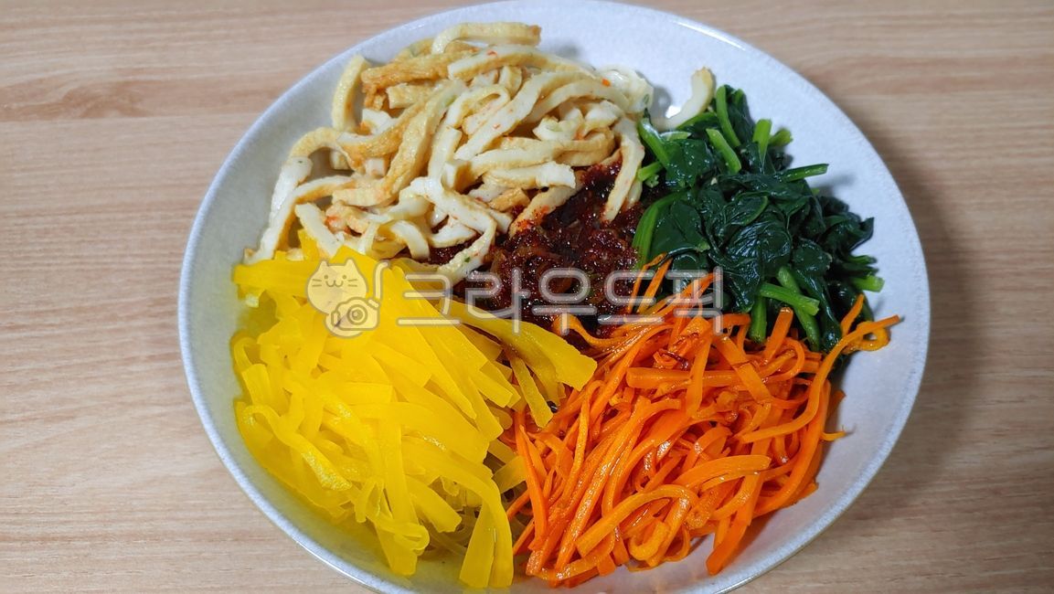 음식,집밥,비빔당면,부산비빔당면,어묵,시금치,당근,단무지,food
