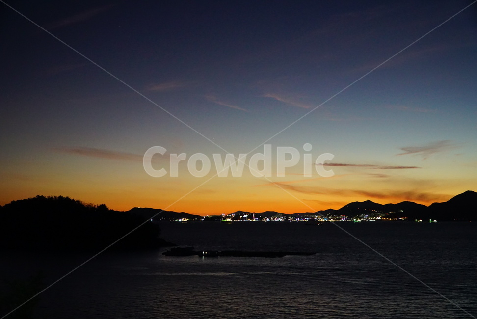 바다,겨울바다,노을,붉은노을,일몽,자연,풍경,nature,landscape,야경,밤,nightscape,night,실루엣,그림자,silhouette,shadow,sky,하늘,outdoors,옥외,dusk,황혼,red sky,붉은 하늘,dawn,새벽,sunset,일몰