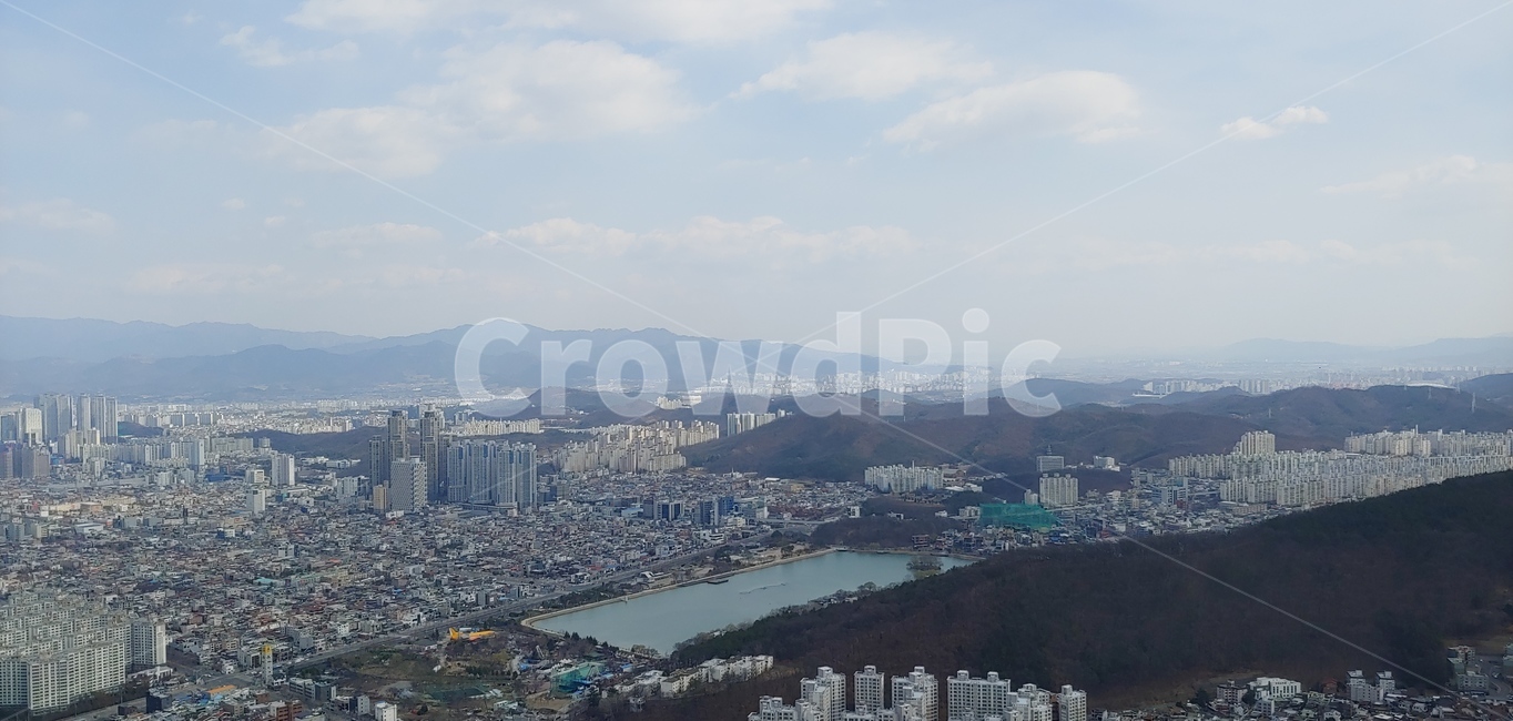 nature,자연,outdoors,옥외,aerialview,조감도,scenery,풍경,landscape,경치,road,도로,중심지,도시,건물,하늘,구름,맑은,산,나무,숲,아파트,호수,공원,도시,풍경,city,landscape
