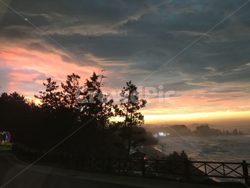 저녁,바다,석양,해,일몰,해무,자연,풍경,nature,landscape,outdoors,옥외,sunset,red sky,붉은 하늘,sky,하늘,dusk,황혼,dawn,새벽