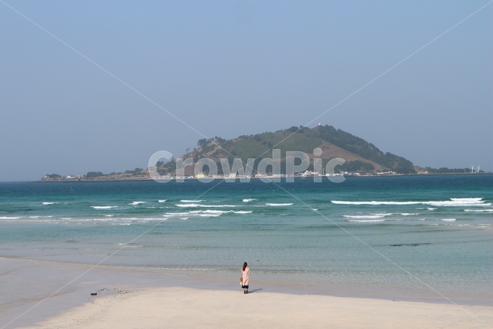 제주도,바다,겨울,협재해수욕장,풍경,하늘색바다,해수욕장,감성사진,여자뒷모습,자연,풍경,nature,landscape,제주도,jeju,jeju island,사람,인물,인간,human,person,여성,여자,woman,female,lady,outdoors,옥외,land,땅,shoreline,해안선,water,물,ocean,대양,sea,coast,연안