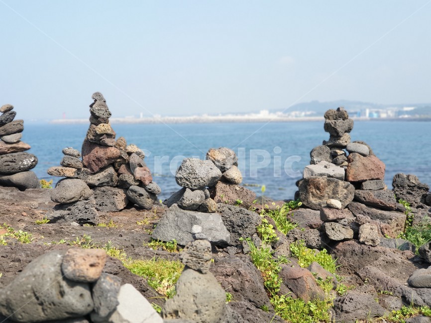 풍경,현무암,rubble,제주,돌탑,바다,바닷가,겨울,관광지,실외,파도,경치,하늘,돌,바위,제주도,파편