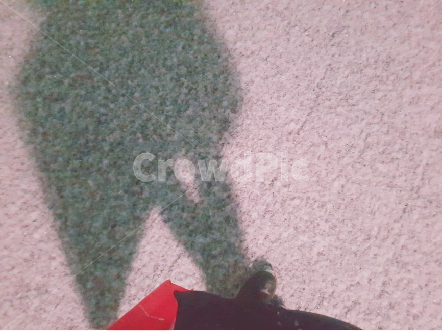 눈,그림자,혼자,고독,눈길,밤길,인물실루엣,사람실루엣,character silhouette,human silhouette,감성,sensible,feeling,고독함,외로움,쓸쓸함,우울함,슬픔,lonely,solitary