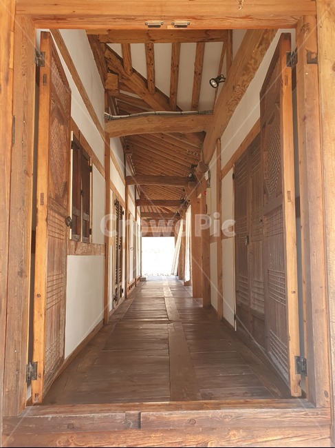 corridor,복도,flooring,바닥,wood,나무,한국,한국적,전통가옥