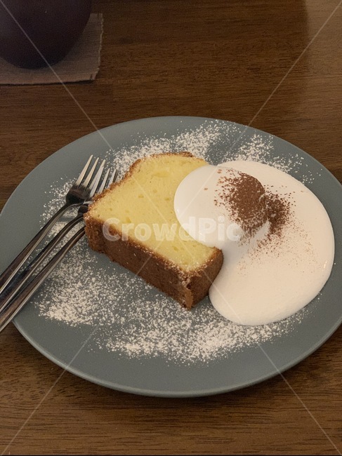 카페메뉴,플레이팅,디저트,카페,파운드케익,생크림,cafe,plating,desert,케이크,케잌,케익,fork,포크,cutlery,food,빵,bread,음식,디저트,간식,후식,dessert,snack