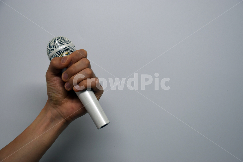 마이크,방송,엔터테인먼트,라디오,녹음,연설,인터뷰,보도,언론,매체,비즈니스,비지니스,강연,목소리,음악,소리,뮤지컬,기술,노래방,가수,사람,인물,인간,human,person,신체일부,몸,body,사물,물건,오브젝트,thing,object,matter,악기,음향기기,musical instrument,musical equipment