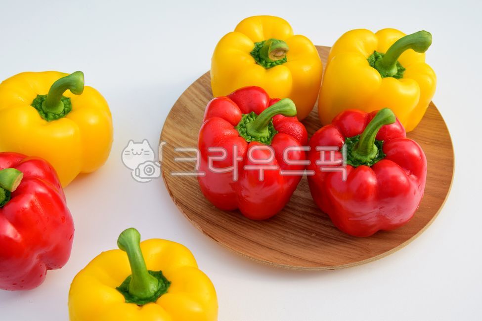 파프리카,노란파프리카,빨간파프리카,음식,오브젝트,노랑,빨강,야채,채소,다이어트,신선한파프리카,건강,피망,식재료,paprika,vegetable,bellpepper,food,채소,야채,vegetables