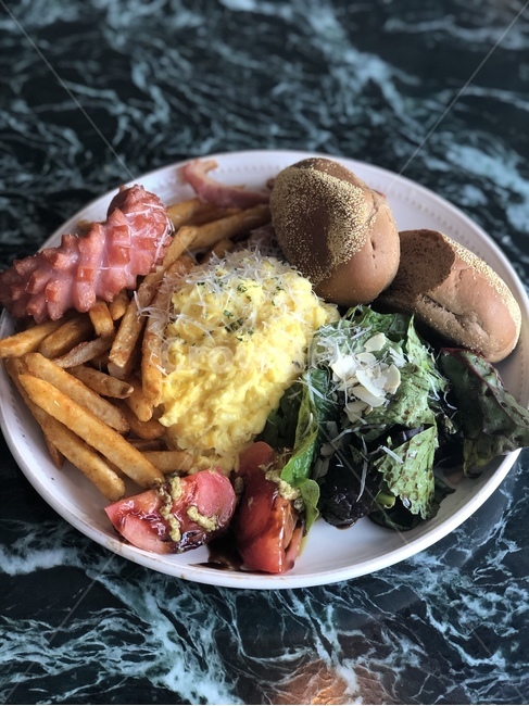 브런치,아침식사,요리,음식,빵,감자튀김,소시지,샐러드,스크램블에그,신선한,brunch,breakfast,food,cook,bread,dishes,meal,fresh,salad,friedpotato,scrambledeggs,sausage,음식,식재료,요리,food,cook,meal,dishes,food reserves