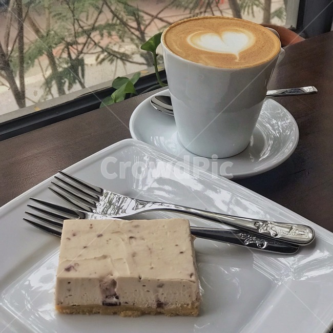 도기류,받침접시,커피,coffee,cake,케이크,조각케이크,디저트,간식,후식,dessert,snack,커피,카페,coffee,cafe