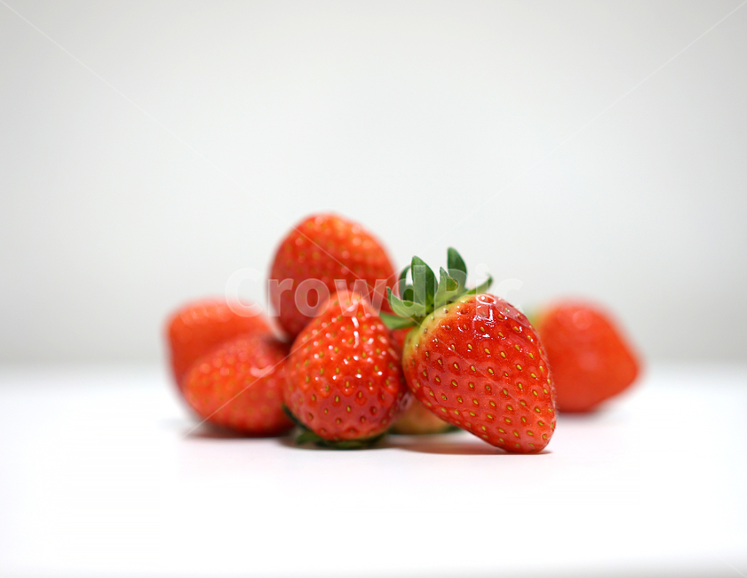 딸기,strawberry,과일,음식,겨울철과일,빨강,레드,red,베리,음식,식재료,요리,food,cook,meal,dishes,food reserves,과일,열매,fruit