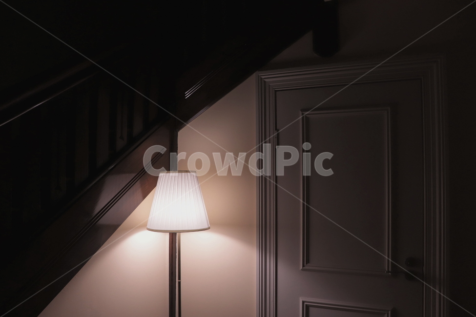 분위기,계단,스탠드,불빛,방,집,구석,저택,house,light,stairs,room,coner,canon200d,vsco,인테리어,실내디자인,interior design,사물,물건,오브젝트,thing,object,matter
