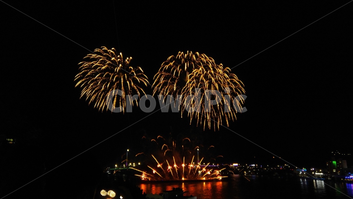 폭죽놀이,밤하늘,밤바다,파티,축제,firework,squib,petard