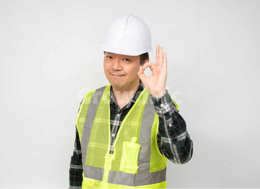근로자,노동자,노가다,안전모자,안전모,모자,작업복,근무복,안전,산업,1명,남자,남성,한국인,일본인,중국인,아시아인,중장년,40대,50대,건설,건축,인부,일용직,비즈니스,카피스페이스,여백,누끼,흰색배경,하얀배경,실내,정면,상반신,노동,일,아빠,중년,노동환경,개념,컨셉,매니저,관리자,손짓,손동작,승낙,승인,ok,사람,인물,인간,human,person,남성,남자,man,male,산업,industry,industrial