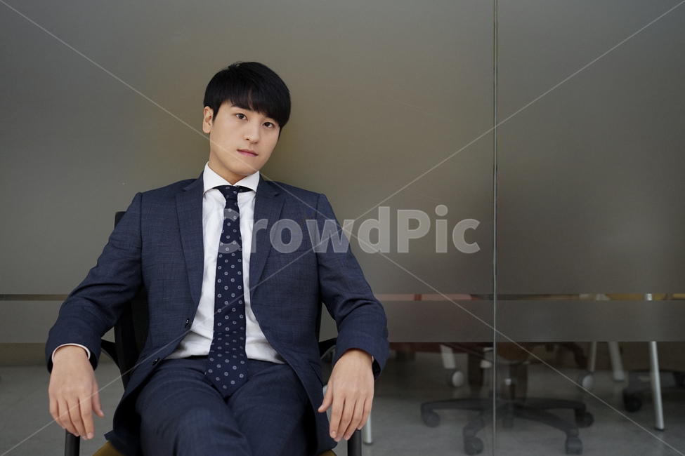 정장,양복,비즈니스,사업가,남성,남자,슈트,직장인,회사원,사람,인물,인간,human,person,남성,남자,man,male,산업,industry,industrial,비즈니스,사업,business,service,work