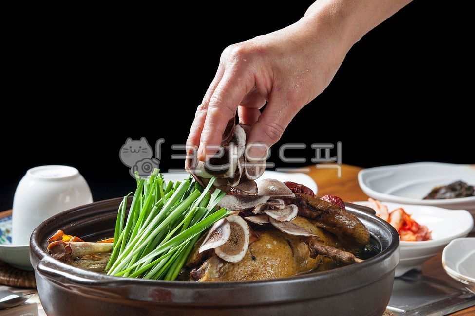 Gospel of Words,Boiled deer antler chicken,Korean table,Boiled Chicken,Oriental medicine deer antler stew,double gospel meal,Domestic deer antler,healthy food,nutritious food,rejuvenation,jujube,Oriental medicine deer antler chicken boiled in boiled chick