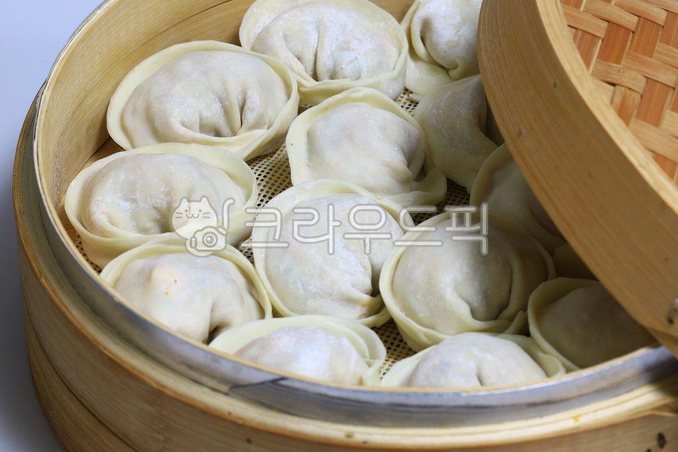 겨울별미,만두,두부,표고버섯,숙주,청양고추,김치,돼지고기,김치만두,음식,만두찜기,대나무시루