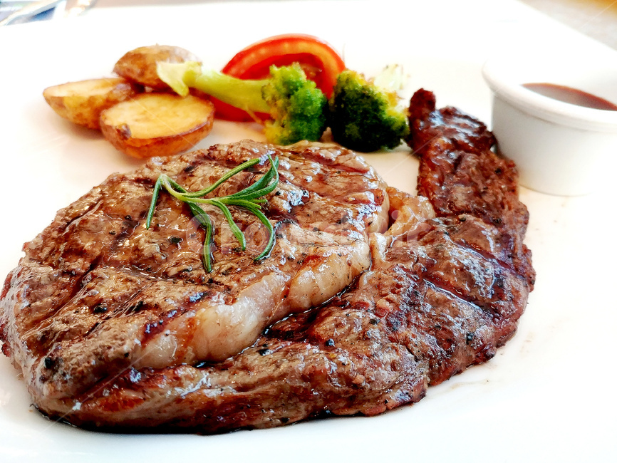스테이크,steak,소고기,beef,육즙,grilled,roast,roasted,레어,미디엄,스테이크소스,양식,서양음식,서양요리,western food,western dishes,western meal,western cook