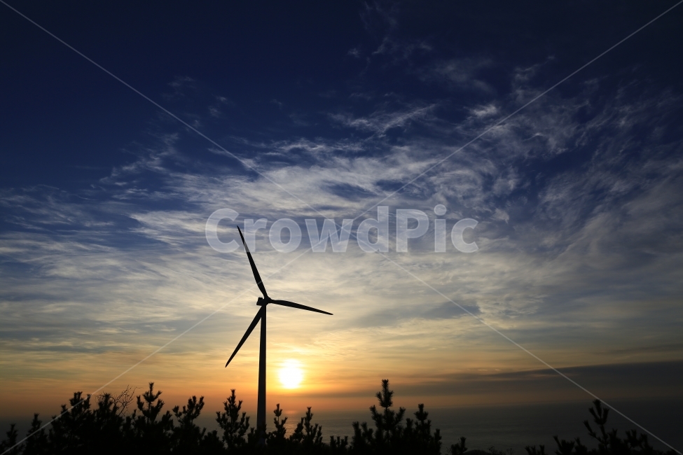풍력발전기,일출,풍경,여명,실루엣,바다,sunrise,silhouette,하늘,감성,자연,풍경,nature,landscape,산업,industry,industrial,에너지산업,energy industry,machine,기계,motor,모터,engine,엔진