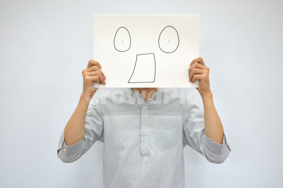 상자,종이,얼굴,표정,제스처,모션,옷,남자,남성,사업,비즈니스,비지니스,소셜,왕따,친구,상사,직장,사회,종이얼굴,표현,의사소통,기업,국민,스트레스,손,팔,사람,인물,인간,human,person,얼굴표정,facial expression,face,감정표현,기분,feeling,emotion,연출,컨셉,콘셉,direction,concept