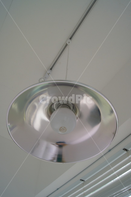 천장,전등,lightfixture,하얀천장,은색전구,은색전등,불꺼진전구