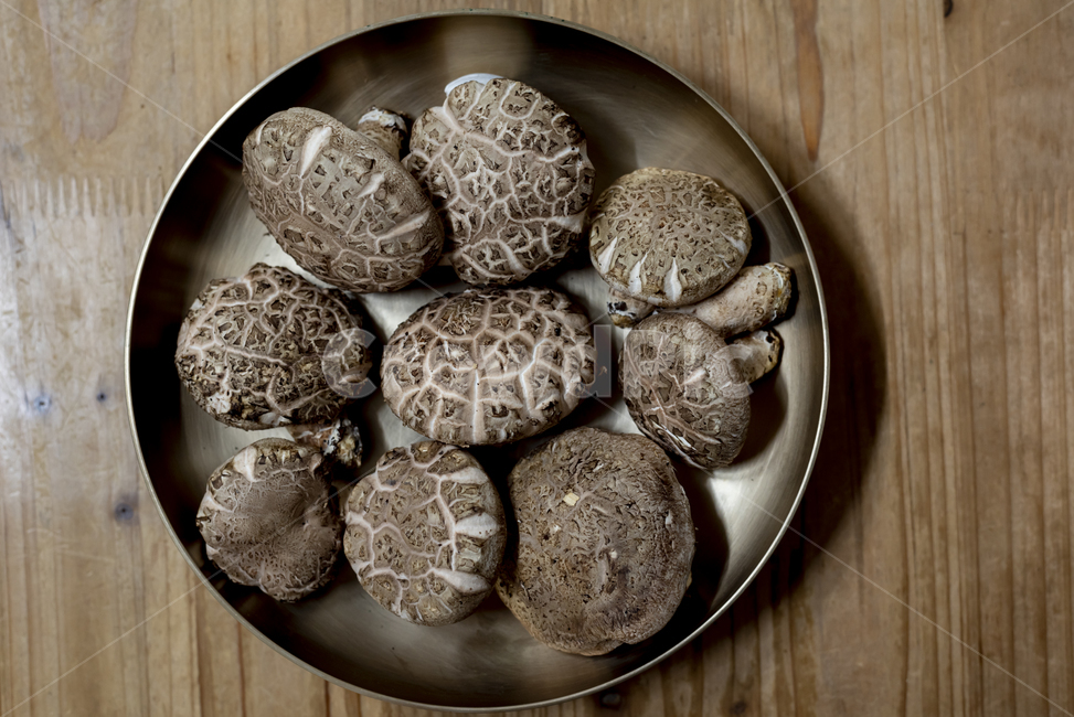 표고버섯,방짜,그릇,식재료,녹그릇,접시,음식,요리,식물,food,버섯,버섯,mushroom