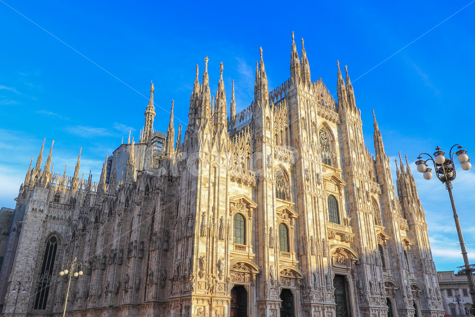 밀라노,이탈리아,두오모,milan,성당,duomo,italy,랜드마크,해외,외국,세계,종교,신앙,건축물,건물외관,건물,landmark,touristattraction,foreign,religion,belief,faith,struture,랜드마크,landmark,tourist attraction,세계랜드마크,해외랜드마크,외국랜드마크,world landmark,world tourist attraction,건축물,건물외관,exterior,building,structure,architecture,construction,cathedral,church,교회에,urban,어반,city,시티,town,도시,downtown,도심,spire,첨탑,steeple,뾰족한 탑,tower,탑