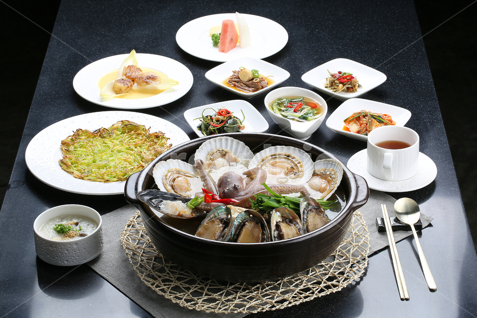Bindaetteok,Cooking,traditional cuisine,snack,stamina,recipe,clam soup,plate,bowl,side dish,Octopus soup,scallop,seafood stew,Fusion Restaurant,cookbook,Seafood dishes,Haesintang,abalone,cooking,seafood,Seafood restaurant,Abalone soup,Drink snacks,cook,ga