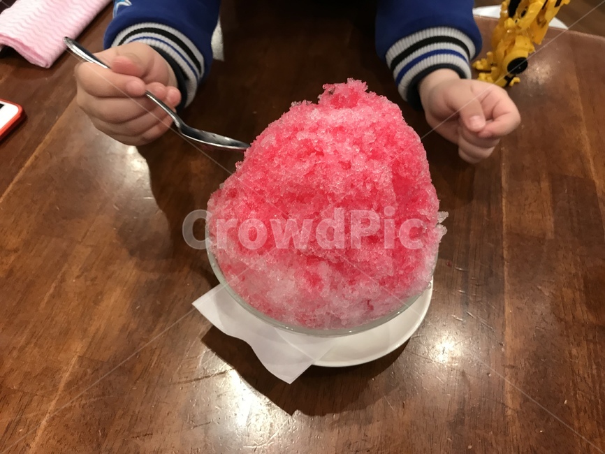 얼음,아이스,붉은빙수,빙수,딸기시럽빙수,음식,디저트